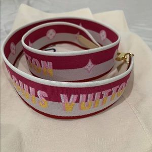 Louis Vuitton Reversible Strap pink